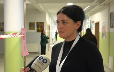 Dy persona ndalohen për ryshfet gjatë votimit në Fushë Kosovë, menaxherja: Policia reagoi menjëherë, rasti është nën hetim