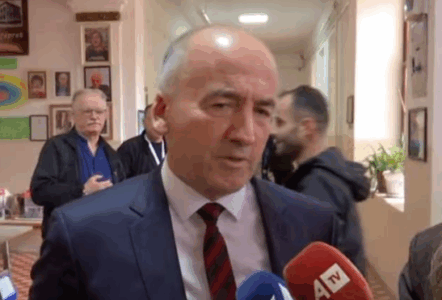 Gazmend Muhaxheri i fton qytetarët të votojnë masivisht