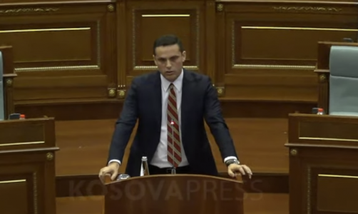 I vetëm në sallë, Përparim Gruda çmonton propagandën e VV’së ndaj ish opozitës