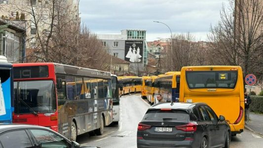 Vazhdon protesta e transportuesve publikë, as sot s’ka autobusë urban në Prishtinë