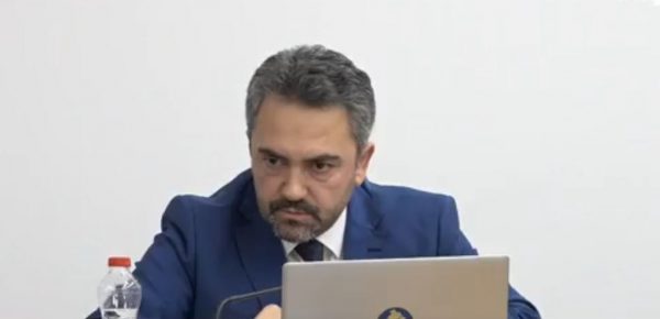 Fletëvotimet e dyshimta në Mitrovicë, Radoniqi: E vetmja mënyrë është hapja e kutive