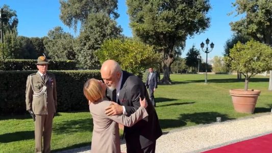 Krah për krah Melonit, Rama pritet me ceremoni në Romë, nis takimi mes tyre