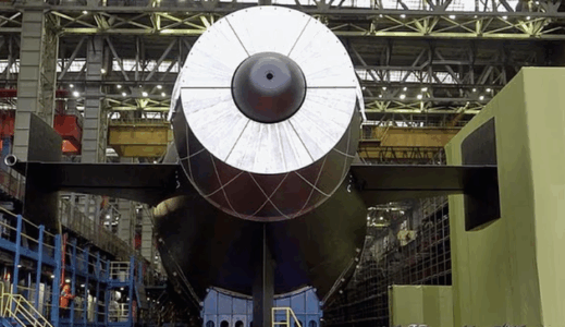 Rusia hedh në ujë nëndetësen të pajisur me dronë bërthamorë