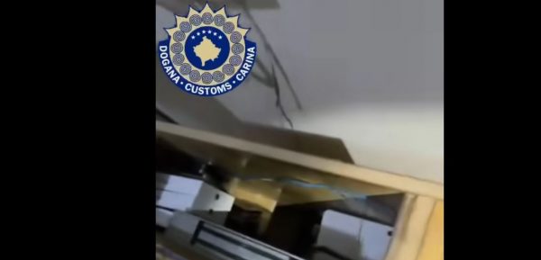 Konfiskohen pajisje telefonike në vlerë prej 60 mijë eurosh gjatë një aksioni të përbashkët të Doganës dhe Policisë