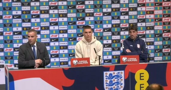 Anglezët poshtërojnë trajnerin e Serbisë, nuk i shkuan në konferencë