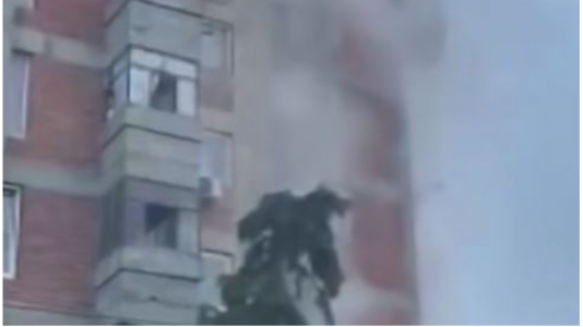 13 pacientë në spital për shkak të tymit të zjarrit në një banesë në Pejë, 7 prej tyre fëmijë