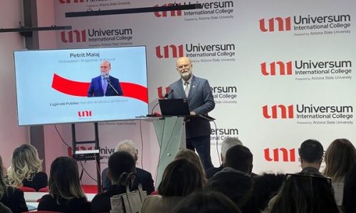 Ambasadori i Shqipërisë në Kosovë, z. Petrit Malaj, mban ligjëratë publike për studentët e UNI – Universum International College!
