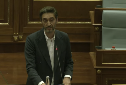 Ismaili i PDK: Konjufca është marrë peng, nuk është kryeministër në realitet