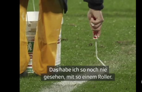 “Piktori i së martës në Prishtinë”: Ky është reagimi i gazetarëve zviceranë kur panë se si ngjyrosen vijat e bardha në Fadil Vokrri