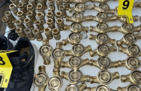 Policia arreston edhe personin e dytë të dyshuar për vjedhjen e matësve të ujit në një objekt ndërtimi në Vushtrri