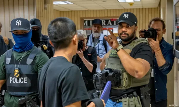 SHBA pezullojnë aplikimet për imigrim për 19 shtete