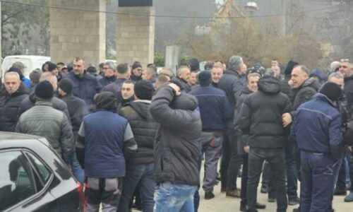 “Hidrodrini” në grevë për shkak të pagave