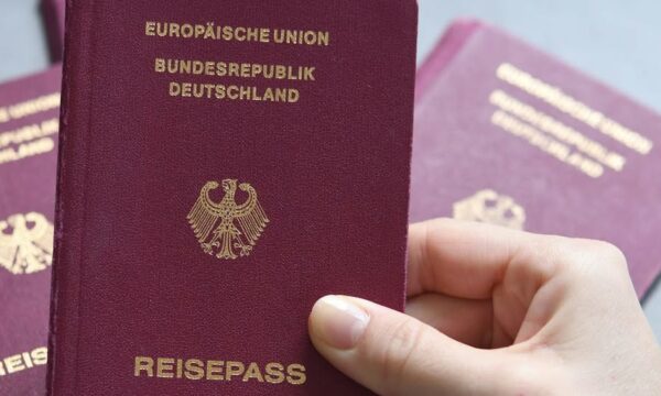 Parlajmëron gazetari  Kujdes  mos jepni informacione të rreme gjatë fitimit të shtetësisë në Gjermani