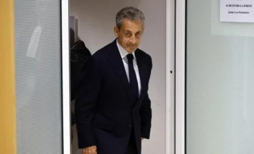 Rrëfimi i Sarokozy për 20 ditët në burg: Më bëri përshtypje mungesa e ngjyrave, dominonte ajo gri, u luta të duroja