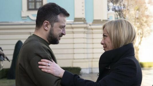 Meloni telefonon Zelenskyn: Italia do të japë kontribut për mbështetjen e infrastrukturës energjetike të Ukrainës