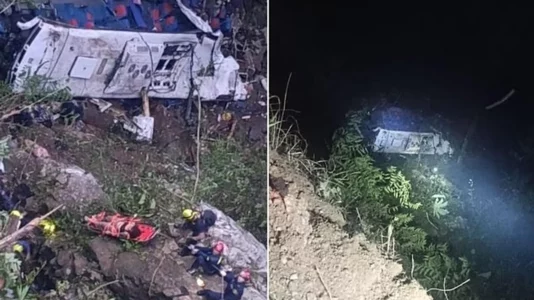 Tragjedi: Autobusi i shkollës bie nga shkëmbi në Kolumbi, 16 të vdekur dhe 20 të lënduar