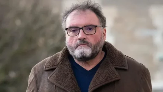 Helmoi qëllimisht 30 pacientët e tij, mjeku anestezist dënohet me burgim të përjetshëm