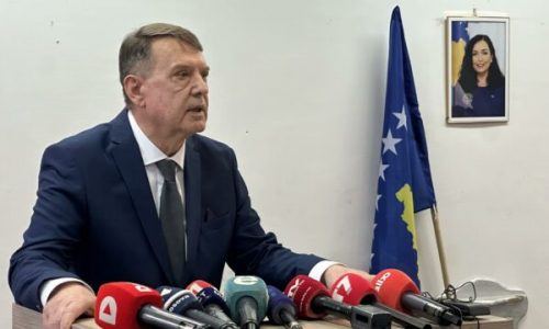 Para flamurit të Kosovës, betohet kryetari i ri i Zveçanit