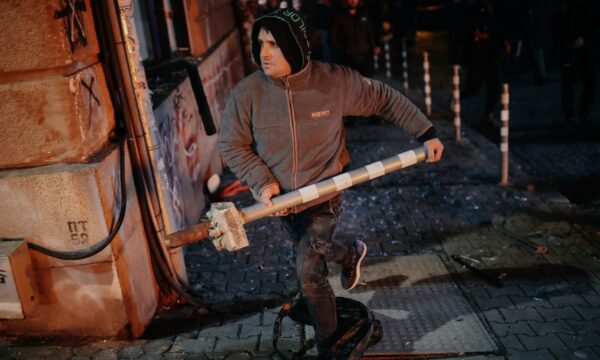 Çfarë po i nxit protestat më të mëdha në dekada në Bullgari 