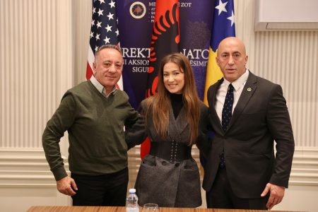 Vajza e ish-luftëtarit të UÇK`së i bashkohet AAK`së