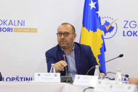 Dushi: KQZ është kapur dhe po dhunohet nga VV`ja, pse po hesht Vjosa Osmani?