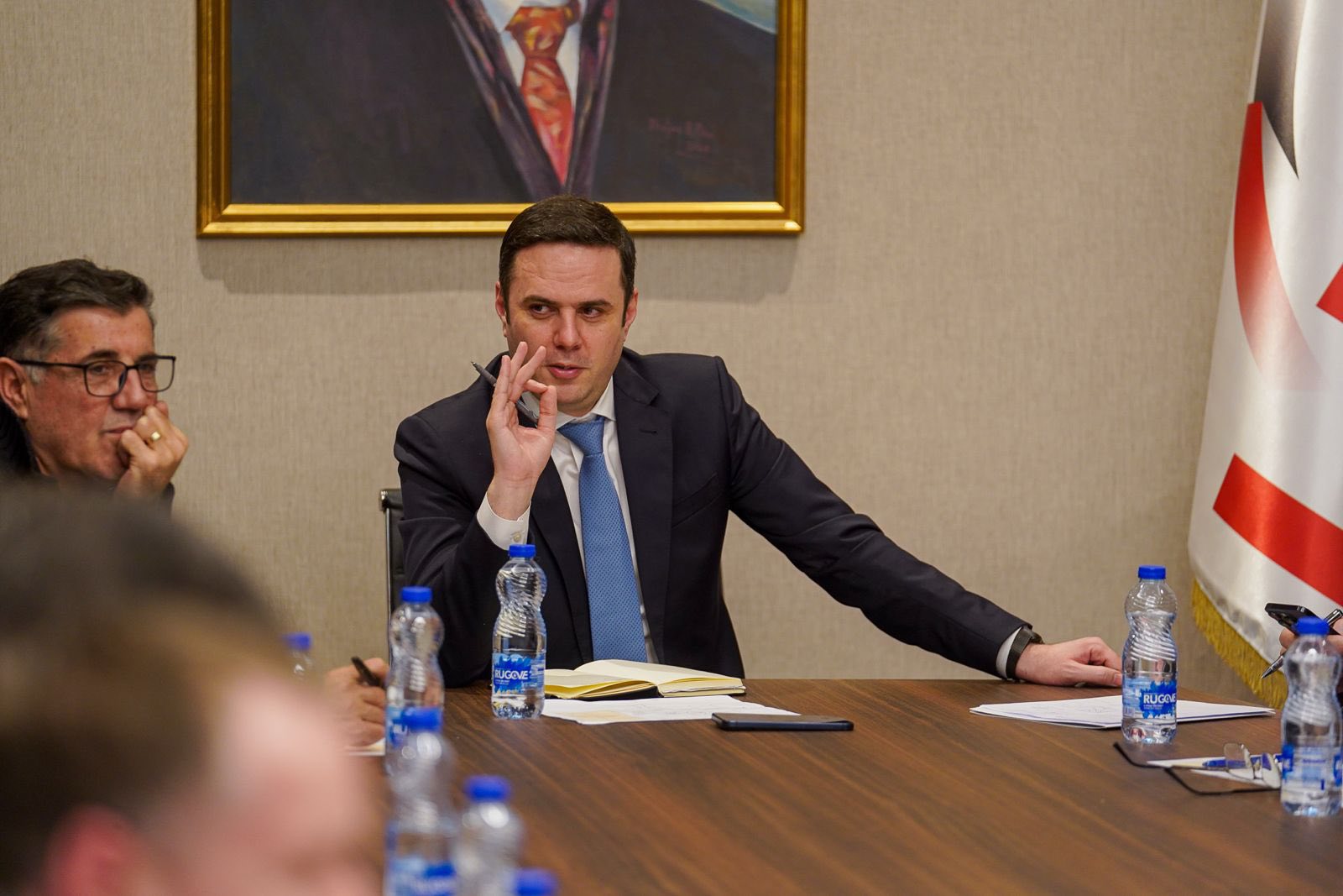 Abdixhiku mbledh kryetarët e degëve dhe komunave  LDK ja është gati për fushatë