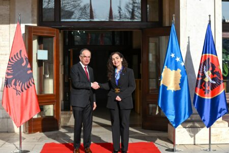 Osmani e pret Begajn: Kosova dhe Shqipëria të jenë gjithmonë pranë njëra-tjetrës