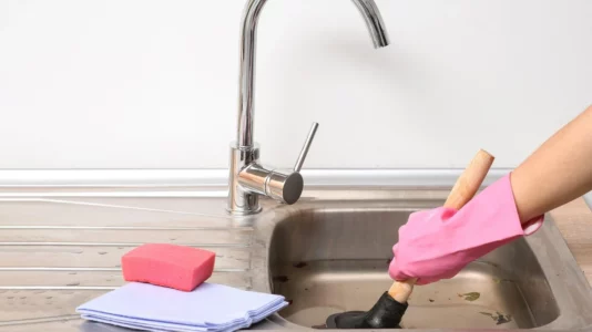 Me këtë produkt kozmetik zhbllokon gypin e lavamanit