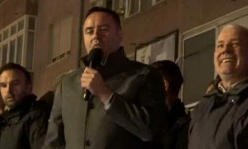 Konjufca serviloset pak para shefit të tij: Jemi të bekuar si popull që e kemi udhëheqës Albin Kurtin