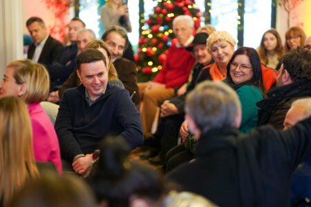 Abdixhiku takon artistët: Një shtet që investon në art, investon në të ardhmen