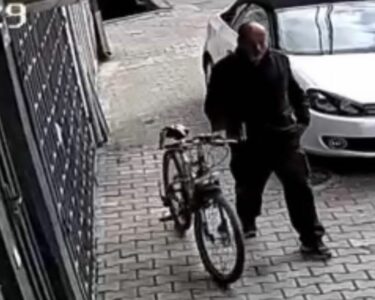 Policia kërkon ndihmë për kapjen e këtij personi