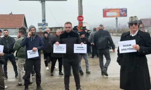 ​“Lufta” për të drejtën e rrugës, protestojnë banorët e fshatit Prugoc dhe Barilevë