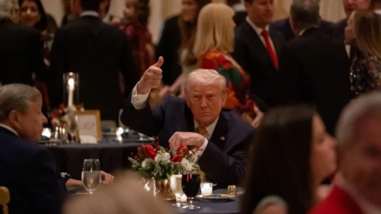 Urimi i çuditshëm i Trump: Gëzuar Krishtlindjet të gjithëve, përfshirë edhe fundërrinën e së majtës radikale