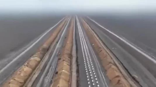 Shikoni çfarë po ndërtojnë ukrainasit në vijën e frontit