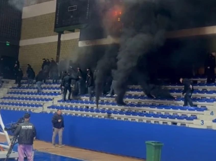 Ndërpritet përkohësisht ndeshja Prishtina   Bashkimi