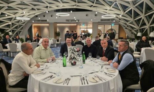 Hajdar Beqa pranon uniformën ceremoniale të UÇK-së: Nder i veçantë