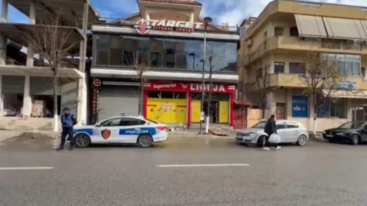 Plagosja e biznesmenit me thikë në Kavajë, pamje nga vendi ku ndodhi ngjarja
