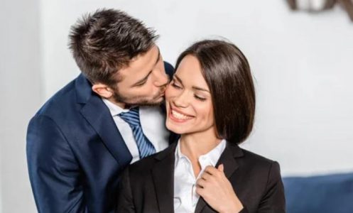 Burrat që puthin gratë para se të shkojnë në punë jetojnë më gjatë