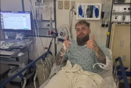 Joshua i theu nofullën në dy vende gjatë ndeshjes, Jake Paul I nënshtrohet një operacioni