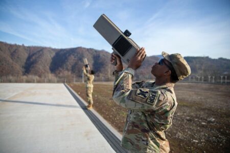 Ushtarët amerikanë të KFOR-it zhvillojnë trajnim të specializuar kundër dronëve në Kosovë