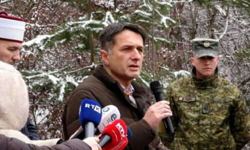 Murati pas varrosjes së babait të Salih Mustafës: Dhimbja edhe më e madhe që Cali nuk është këtu shkak i padrejtësisë së Hagës