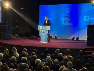 “Shteti nuk guxon ta braktisë familjen” – Abdixhiku thotë se çdo fëmijë do të mbështetet me pagesë mujore