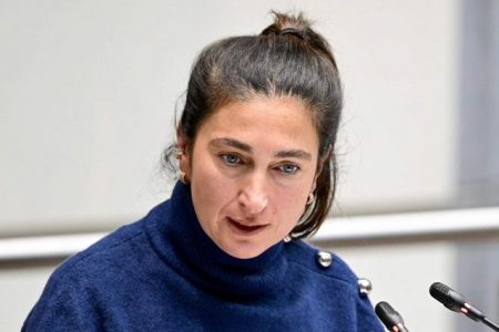 Hyri përmes dritares për të vjedhur në shtëpinë e ministres belge, kërkohet kaq burg për shqiptarin