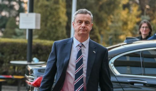 Hargreaves i shqetësuar me mos-certifikimin e Listës Serbe: Shkatërron reputacionin e fituar të Kosovës