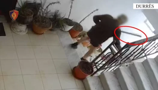 Durrës: 76-vjeçari tenton të vrasë gruan duke e goditur me sende të forta në kokë, arrestohet