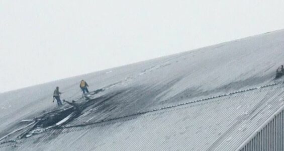 Dëmtohet mburoja mbrojtëse e centralit bërthamor të Çernobilit