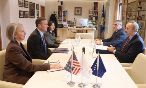 Pas KQZ’së, zyrtari i DASH’it shkon edhe në Gjykatën Kushtetuese, flet me kryetarin për “vendimet me rëndësi”