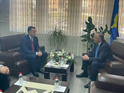 Bedri Hamza ia dorëzon detyrën Faton Pecit