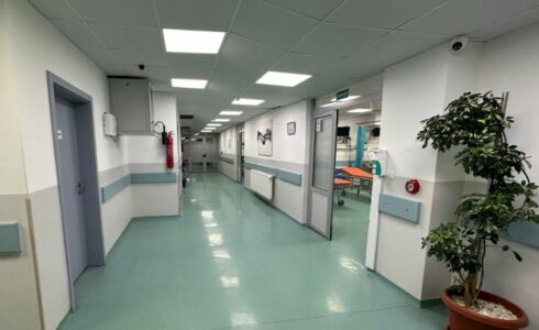 Dërgohet pa shenja jete një grua në spitalin e Gjakovës: Nuk kishte shenja dhune