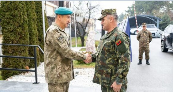 Ulutash pret Kingjin, vlerëson kontributin e Shqipërisë në misionin e KFOR-it